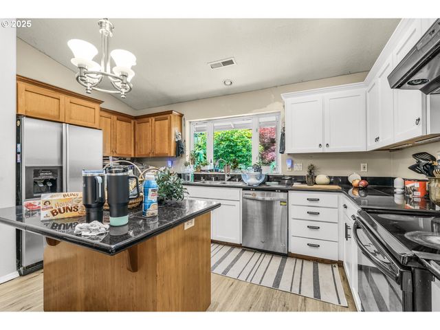 731 Se FOREST GLEN Rd, Estacada, OR 97023
