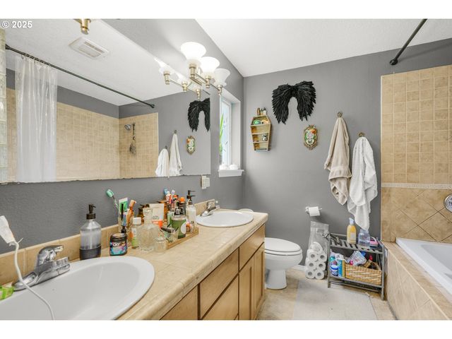 731 Se FOREST GLEN Rd, Estacada, OR 97023