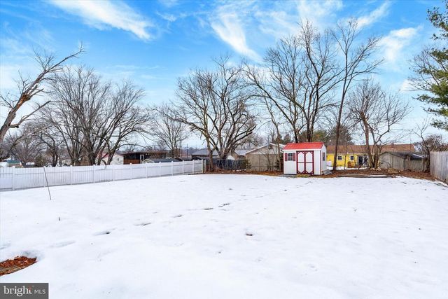 127 LAKEVIEW DR, Carlisle, PA 17013