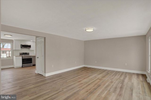 127 LAKEVIEW DR, Carlisle, PA 17013