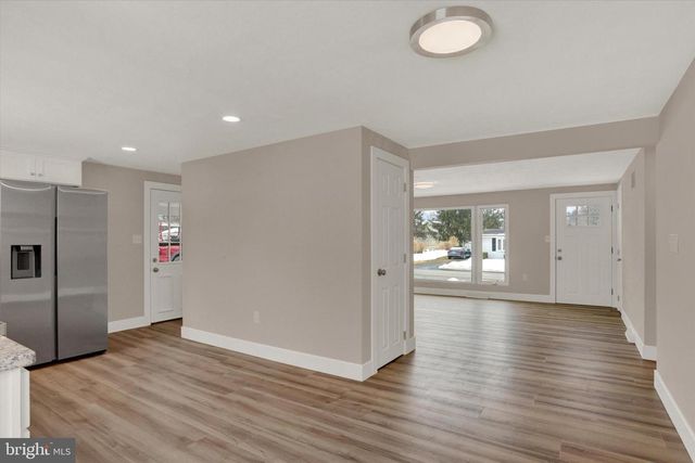 127 LAKEVIEW DR, Carlisle, PA 17013