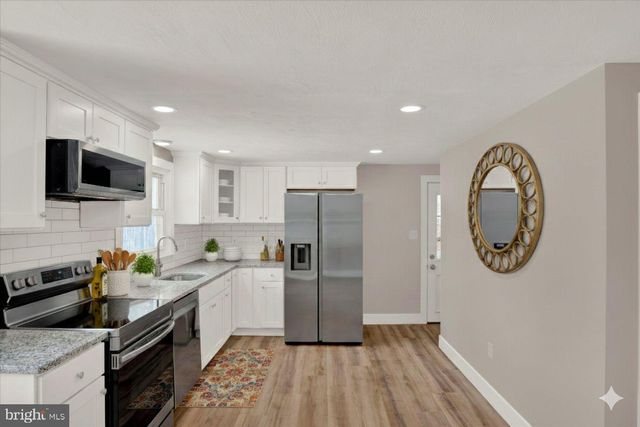 127 LAKEVIEW DR, Carlisle, PA 17013