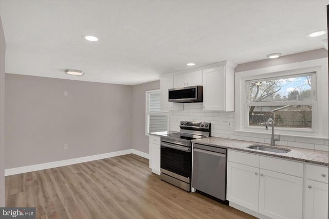 127 LAKEVIEW DR, Carlisle, PA 17013