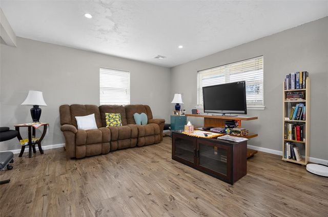 118 Oakside Drive, Oklahoma City, OK 73160