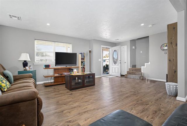 118 Oakside Drive, Oklahoma City, OK 73160