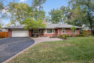 124 W Old Elm Road, Lake Forest, IL 60045
