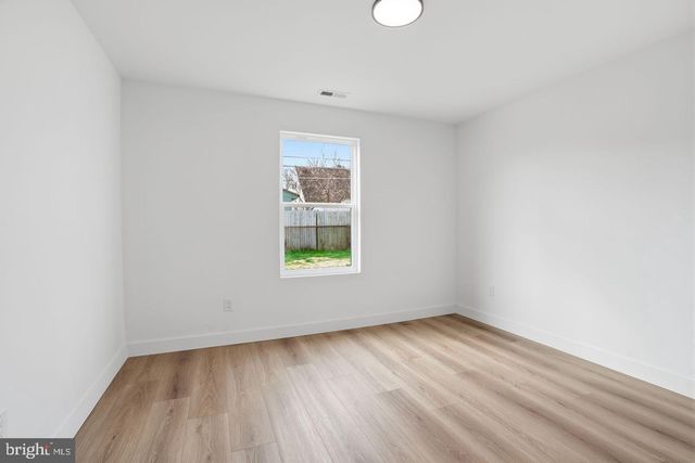 84 ICE POND RD, Levittown, PA 19057
