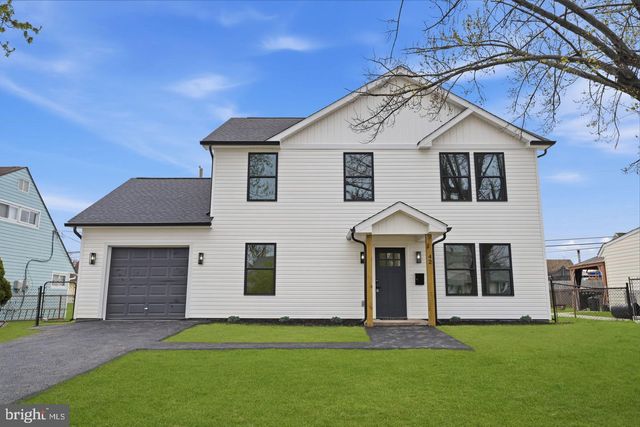 84 ICE POND RD, Levittown, PA 19057
