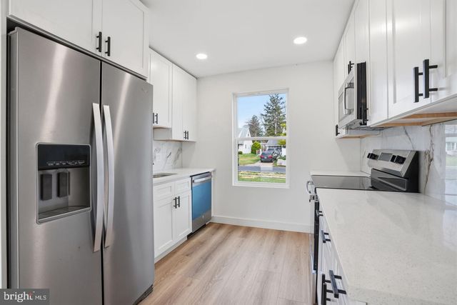 84 ICE POND RD, Levittown, PA 19057