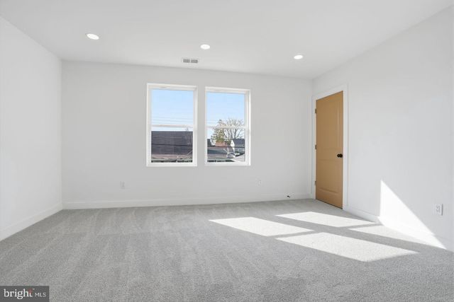 84 ICE POND RD, Levittown, PA 19057