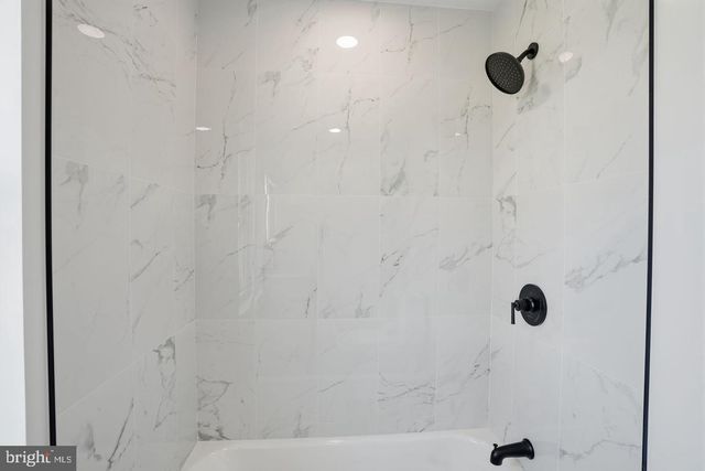 84 ICE POND RD, Levittown, PA 19057