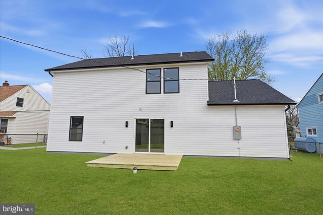 84 ICE POND RD, Levittown, PA 19057