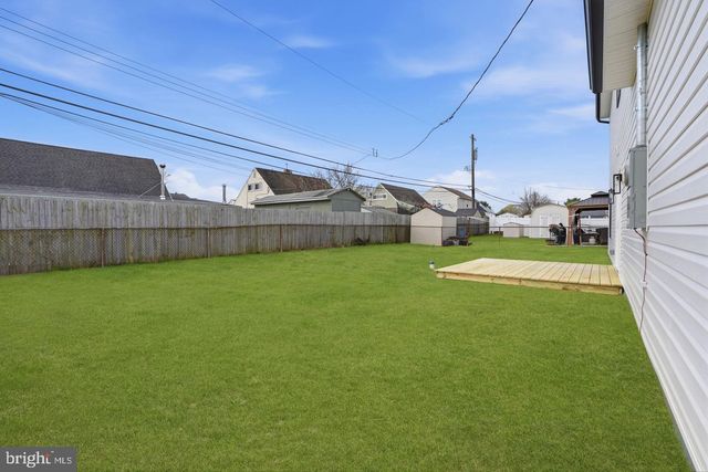 84 ICE POND RD, Levittown, PA 19057