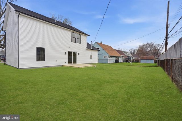 84 ICE POND RD, Levittown, PA 19057