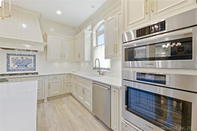 8405 S Olympia Avenue, Tulsa, OK 74132