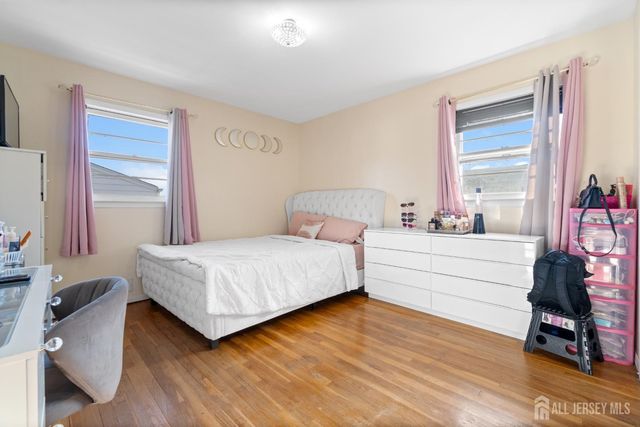 32 Sunset Drive, Port Reading, NJ 07064