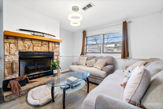 32 Sunset Drive, Port Reading, NJ 07064