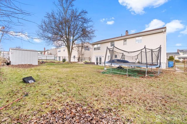 32 Sunset Drive, Port Reading, NJ 07064