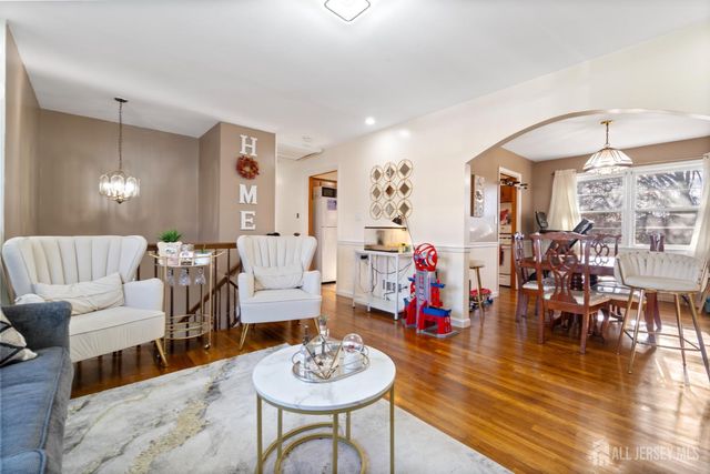 32 Sunset Drive, Port Reading, NJ 07064