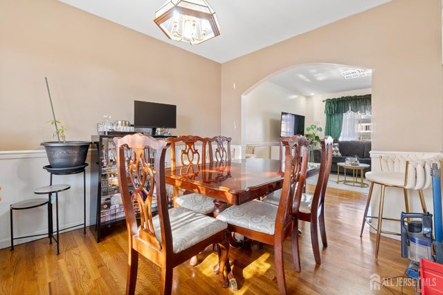 32 Sunset Drive, Port Reading, NJ 07064