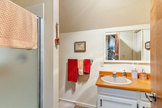 6401 Hillcrest Road, Medford, OR 97504