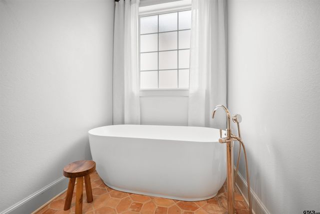 1555 Chaparrel Run, Tyler, TX 75703