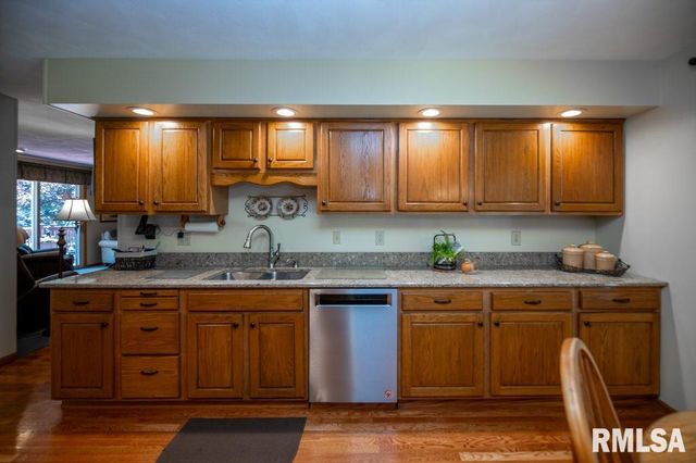 306 WHITE OAK Court, East Peoria, IL 61611