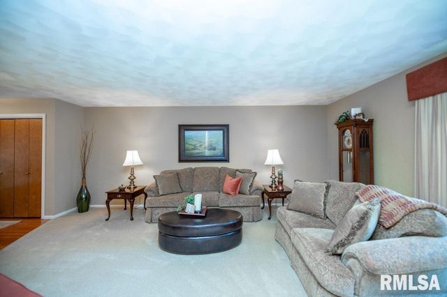 306 WHITE OAK Court, East Peoria, IL 61611