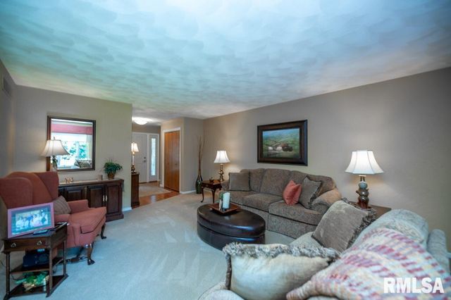 306 WHITE OAK Court, East Peoria, IL 61611