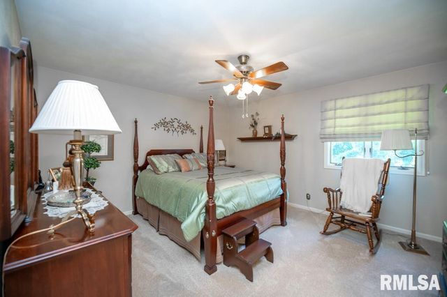 306 WHITE OAK Court, East Peoria, IL 61611