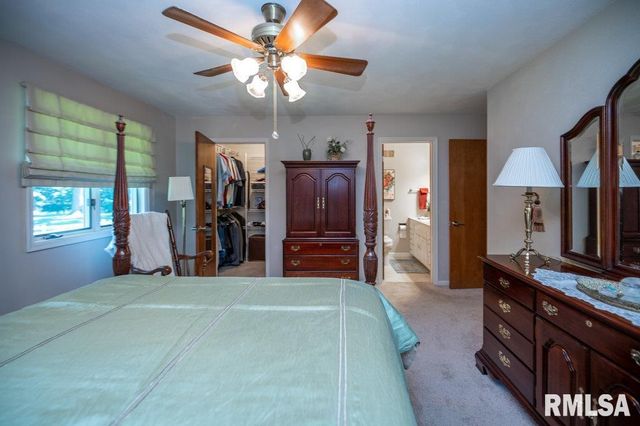 306 WHITE OAK Court, East Peoria, IL 61611