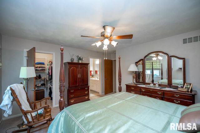 306 WHITE OAK Court, East Peoria, IL 61611