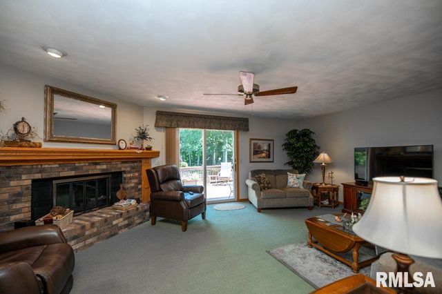 306 WHITE OAK Court, East Peoria, IL 61611