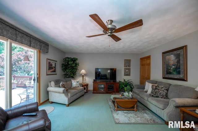 306 WHITE OAK Court, East Peoria, IL 61611