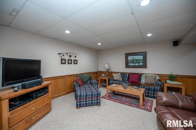 306 WHITE OAK Court, East Peoria, IL 61611