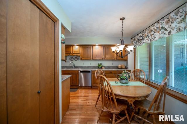 306 WHITE OAK Court, East Peoria, IL 61611