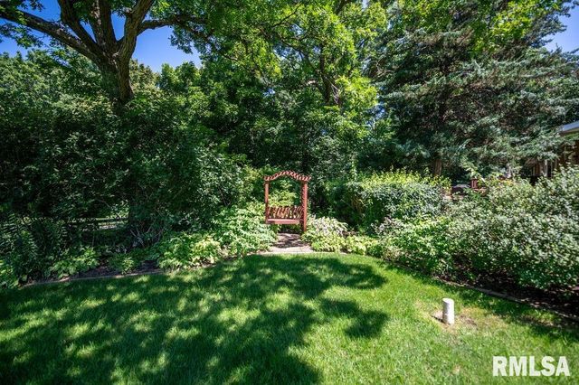 306 WHITE OAK Court, East Peoria, IL 61611