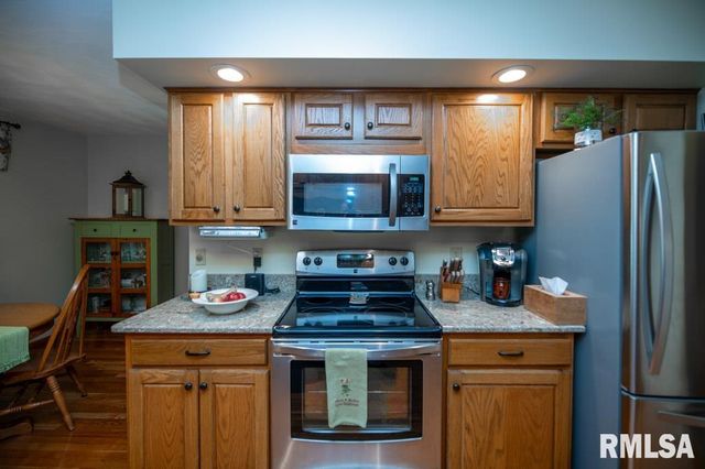 306 WHITE OAK Court, East Peoria, IL 61611