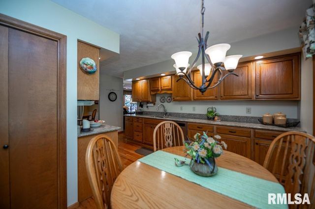 306 WHITE OAK Court, East Peoria, IL 61611