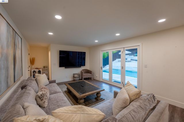 214 Devon Ave, Pleasant Hill, CA 94523