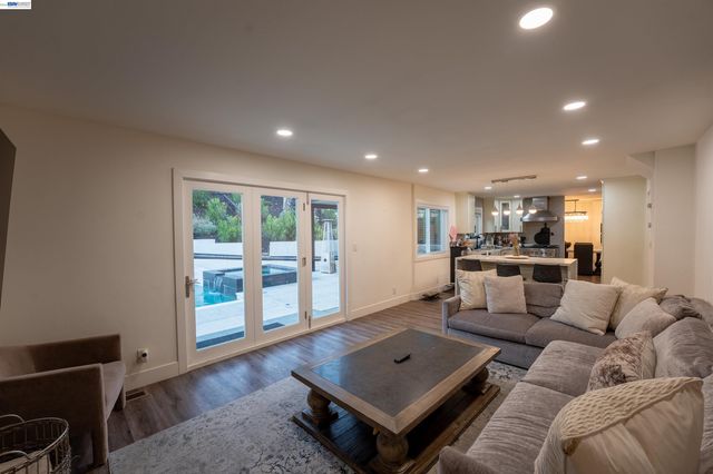 214 Devon Ave, Pleasant Hill, CA 94523