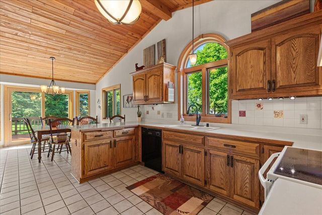 N103W15923 Founders LANE, Germantown, WI 53022