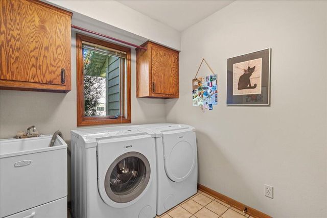 N103W15923 Founders LANE, Germantown, WI 53022