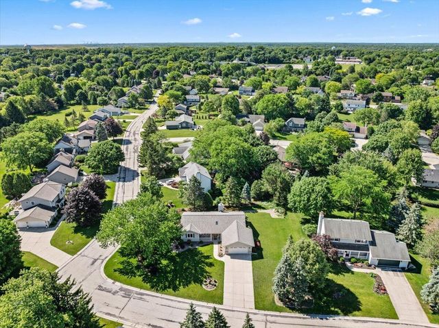 N103W15923 Founders LANE, Germantown, WI 53022