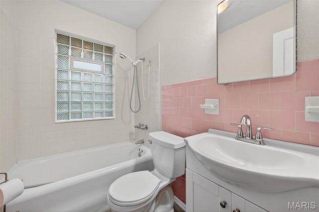 8907 Argyle Avenue, Overland, MO 63114