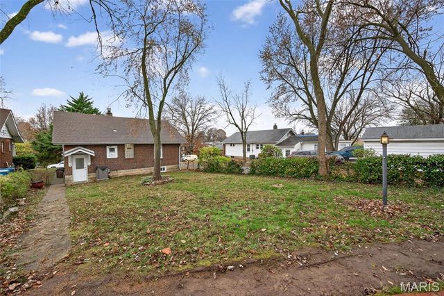 8907 Argyle Avenue, Overland, MO 63114