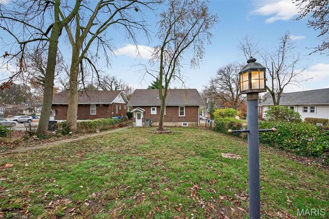 8907 Argyle Avenue, Overland, MO 63114