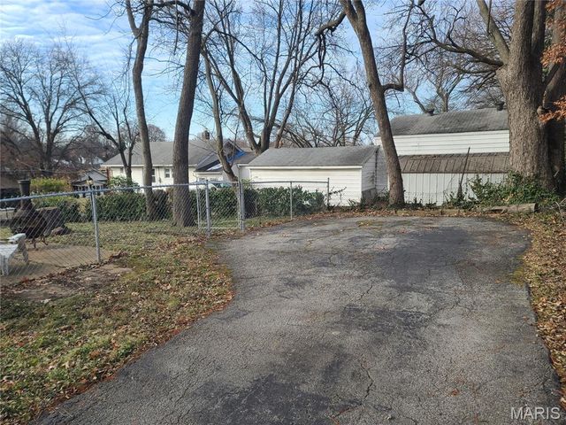 8907 Argyle Avenue, Overland, MO 63114