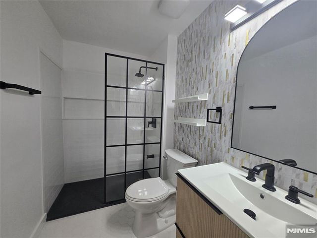 2080 Drake Court, Mahwah, NJ 07430