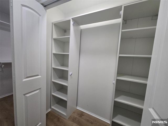 2080 Drake Court, Mahwah, NJ 07430